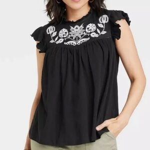 Knox Rose black- Off White embroidered yoke short sleeve top